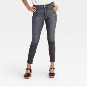 Universal Threads High-Rise Skinny Jeans - *NEW*